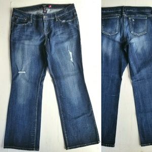 Torrid Denim Distressesd Jeans sz 18 2% spandex